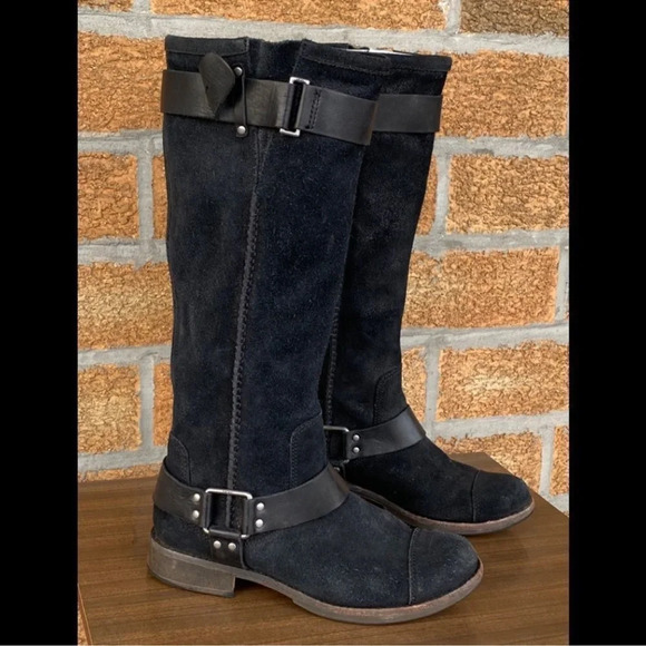 UGG WOMEN DREE BLACK LEATHER
BOOTS Sz 7 - Picture 1 of 11